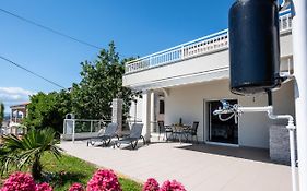 Apartments Omorfia